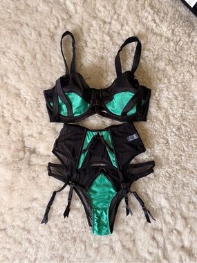 Playful Promises Black and Emerald Green Women's Lingerie Set 34DDD / US 4